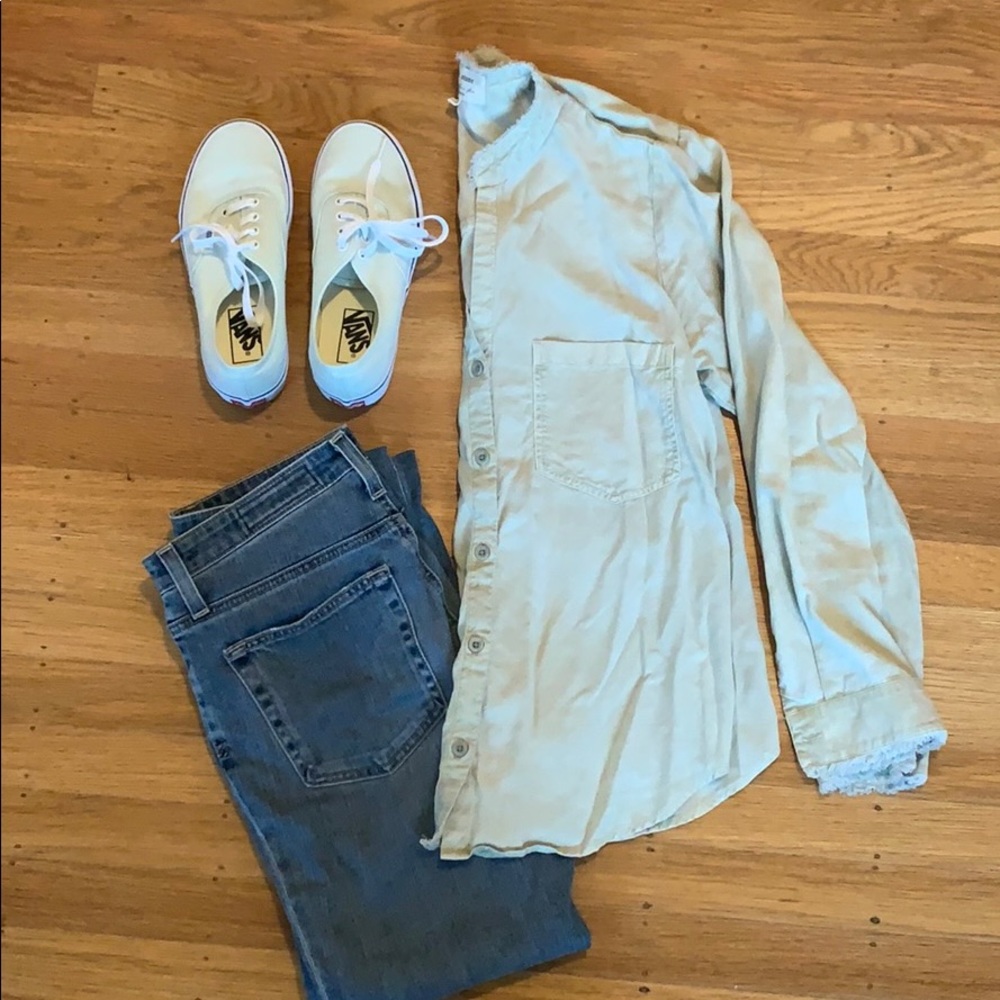 Cloth and stone button up